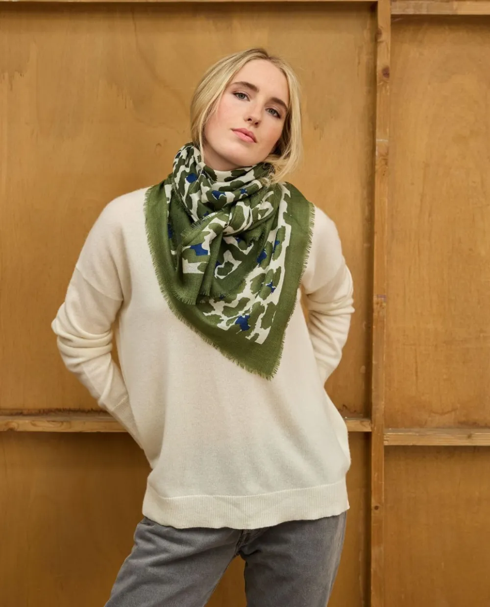 Acanthe Pull V loose écru 100% cachemire Ecru Flash Sale